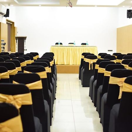 Medora Hotel โคชิโคด ภายนอก รูปภาพ