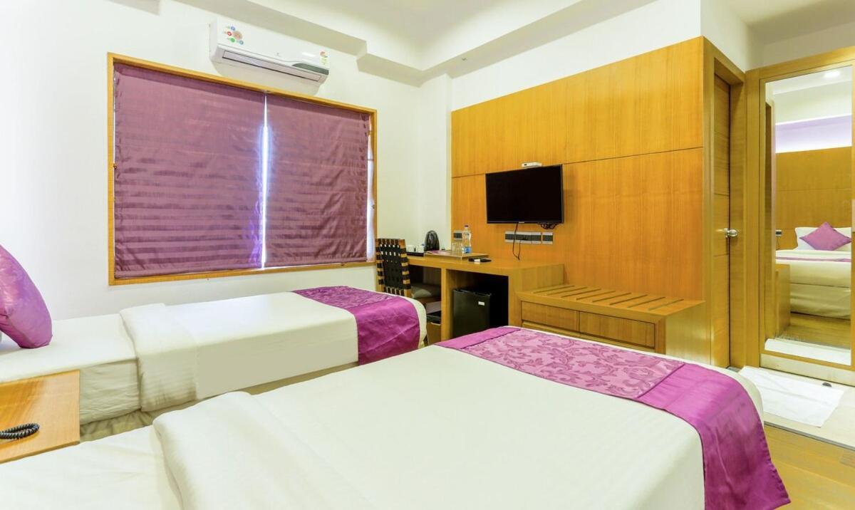 Medora Hotel โคชิโคด ภายนอก รูปภาพ