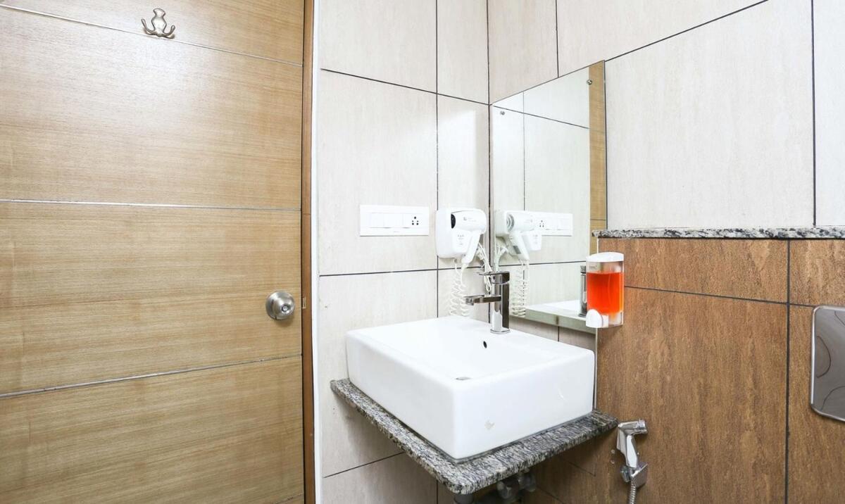 Medora Hotel โคชิโคด ภายนอก รูปภาพ